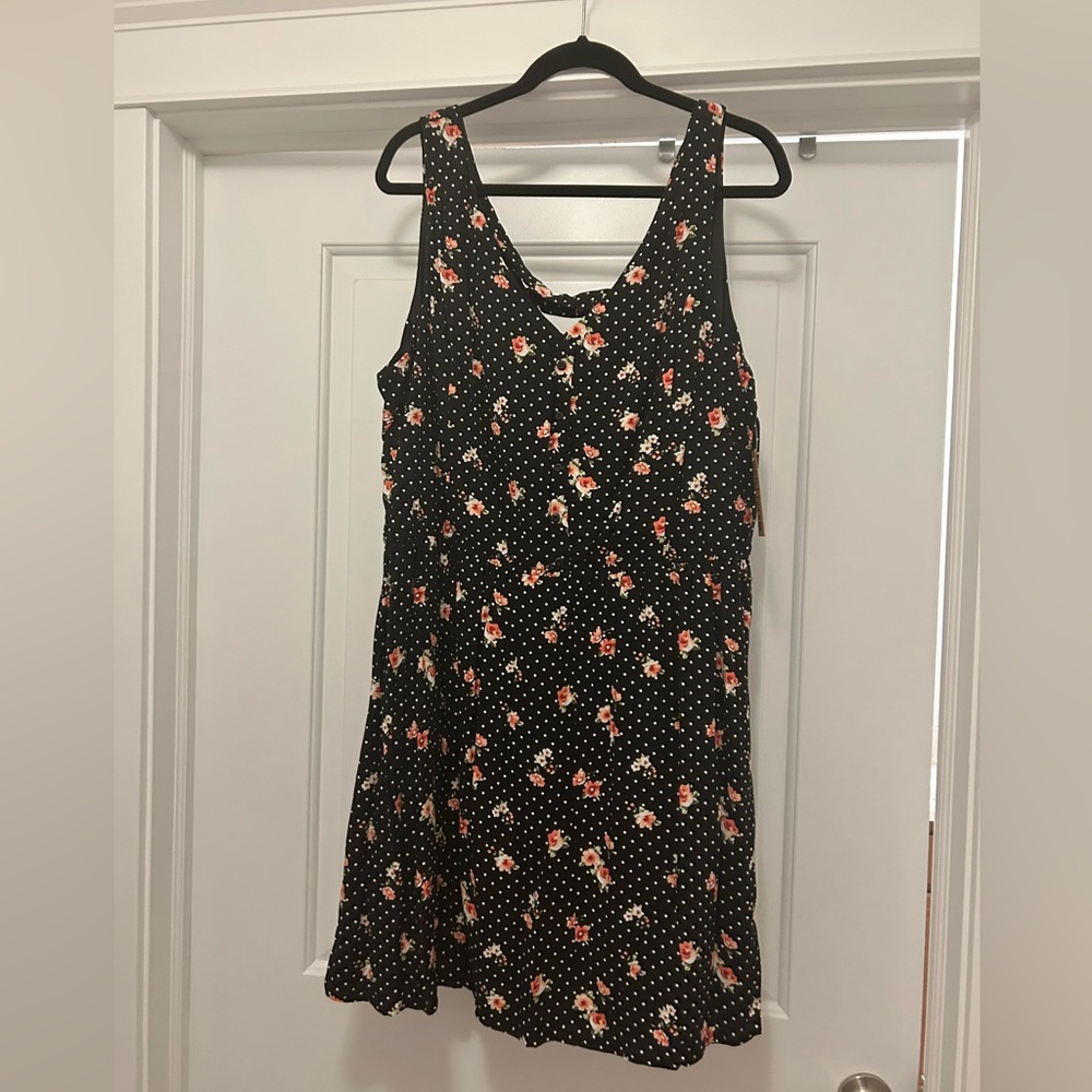BNWT Floral Dress with cross cross back by Just Found- 3x